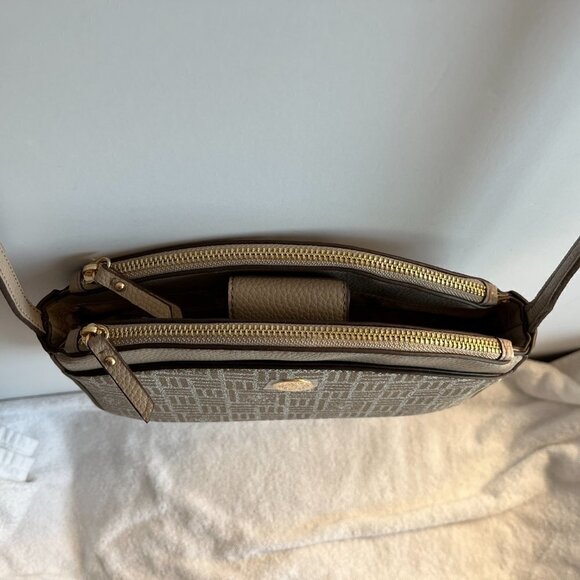 Anne Klein Dome Crossbody with 3 main POCKETS & 1 front pocket  Hands Free - Picture 4 of 14